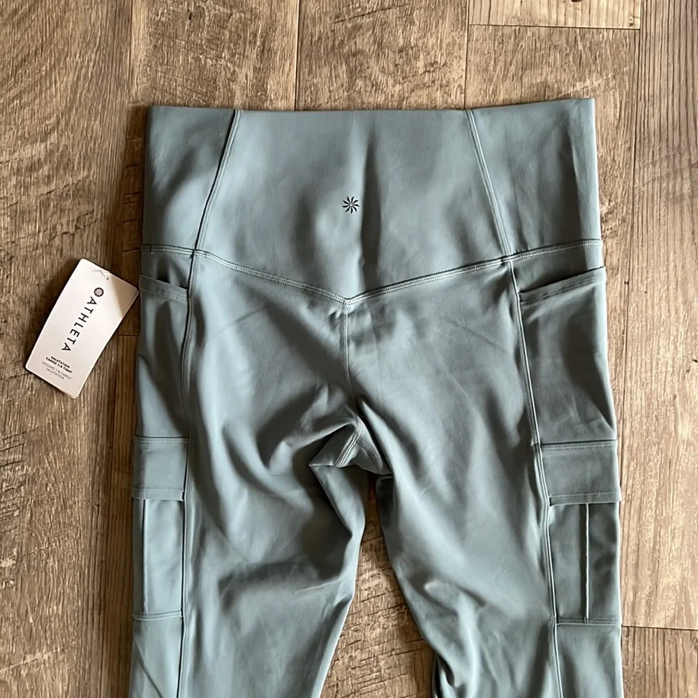 NWT Athleta Salutation Cargo 7/8 Tight.